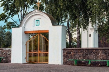 Святые врата Успенской церкви в Ручице