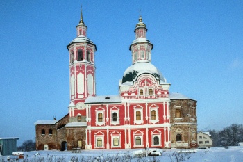 Храм Спаса Нерукотворного Образа в селе Вяз в зимнем убранстве