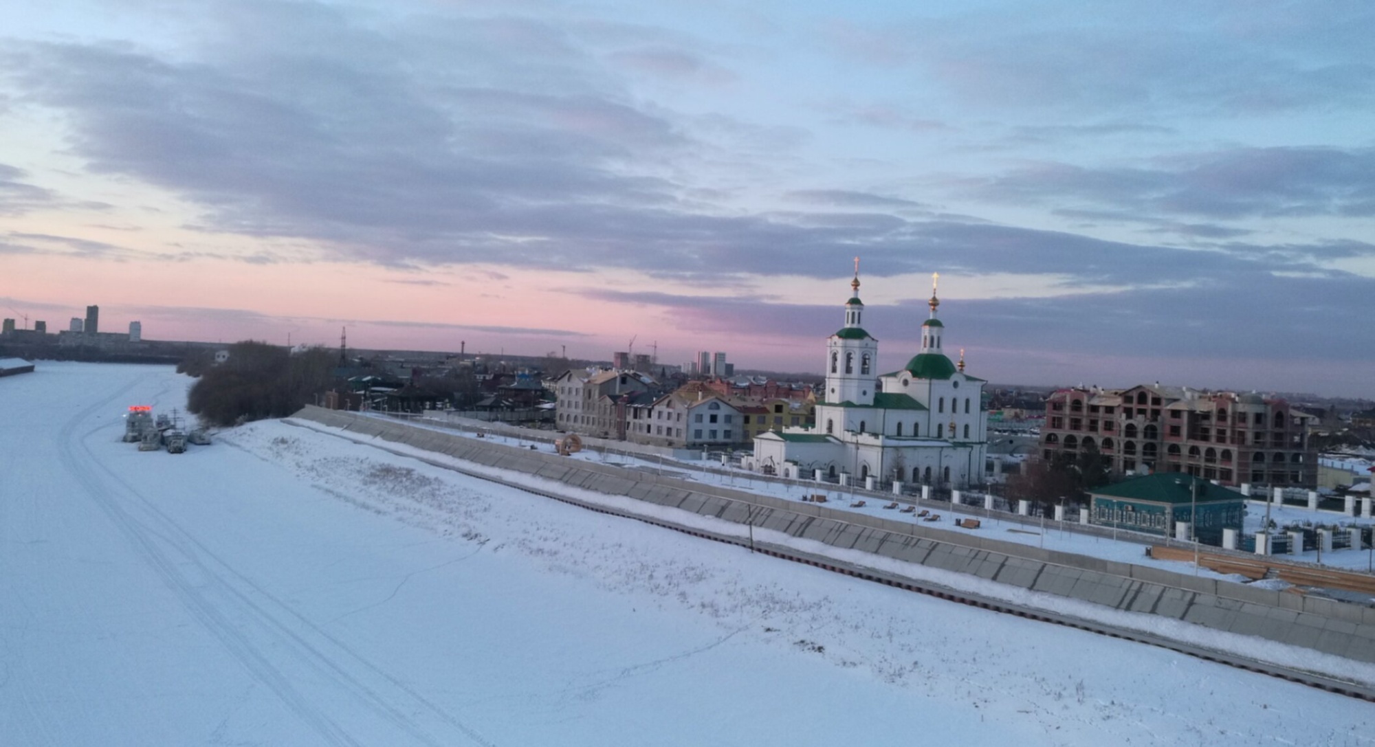 Вознесенско-Георгиевская церковь в Тюмени: зимний закат