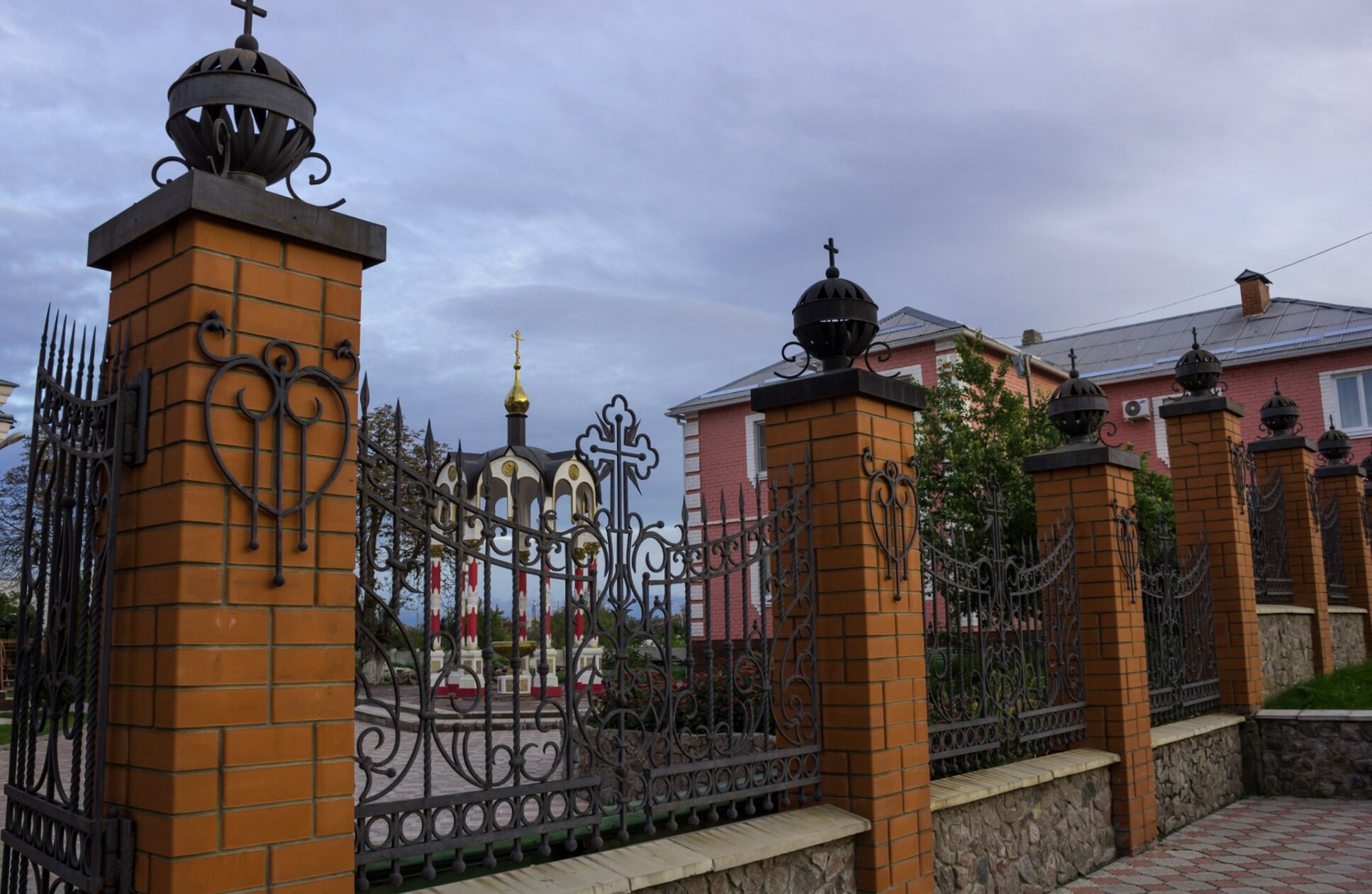 Храм Воздвижения Честного и Животворящего Креста Господня в Старом Осколе