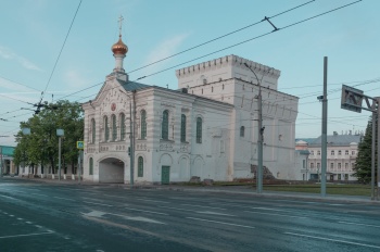 Знаменская церковь и Власьевская башня в Ярославле