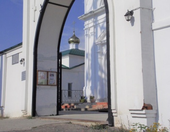 Вход в Храм Благовещения Пресвятой Богородицы в Тольятти