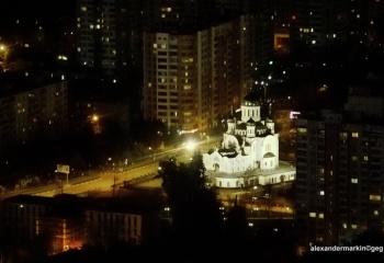 Храм Святой Троицы в Реутове: ночная панорама
