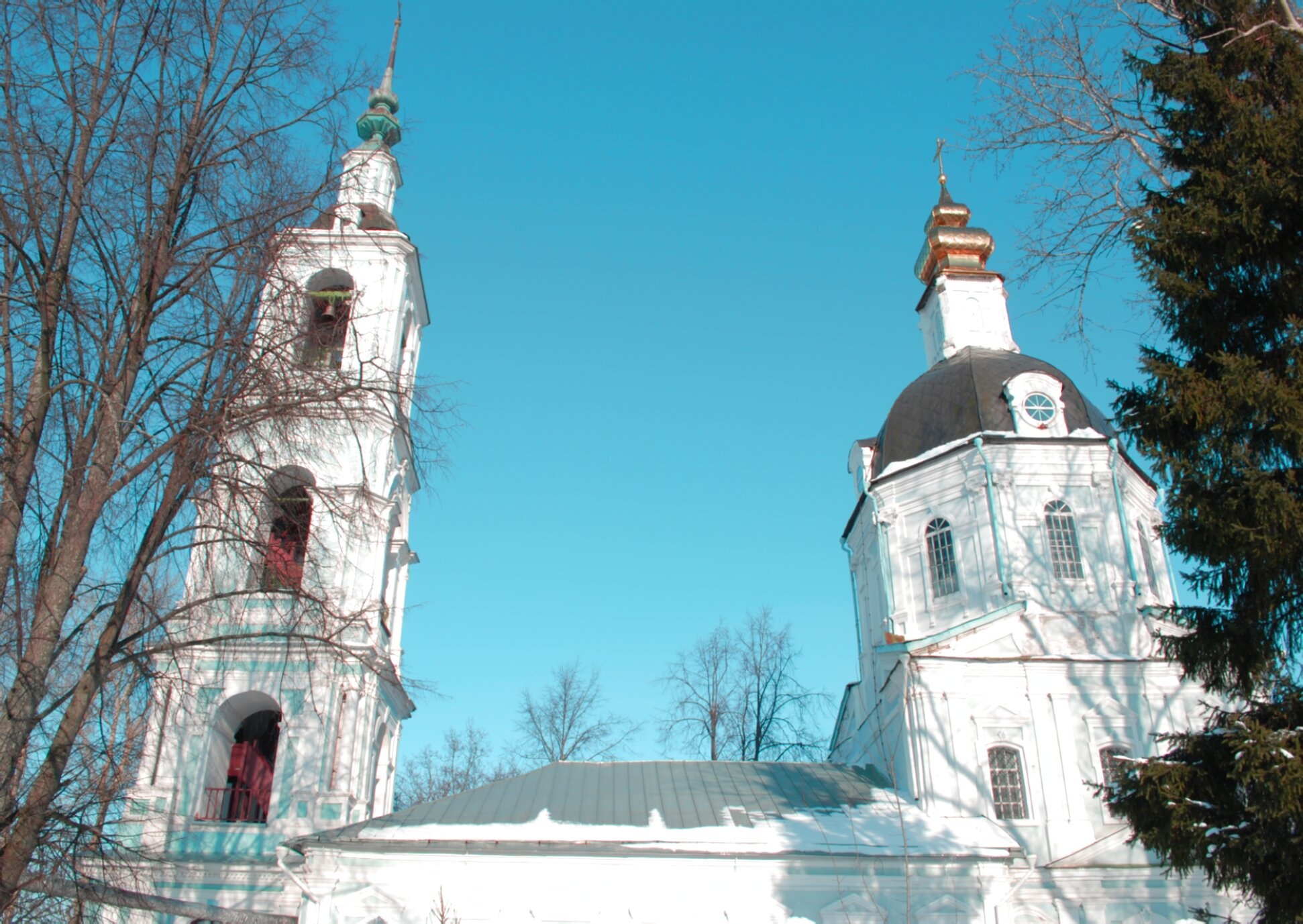 Введенская церковь в Дмитрове - зимняя фотография