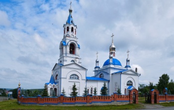 Храм Успения Пресвятой Богородицы в поселке Новоуткинск