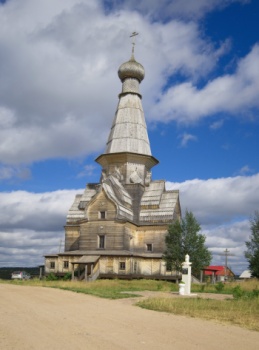 Успенская церковь в селе Варзуга — жемчужина деревянного зодчества