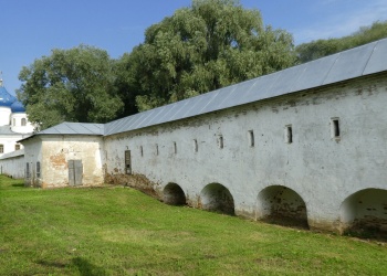 Восточная стена Свято-Юрьева мужского монастыря в Великом Новгороде