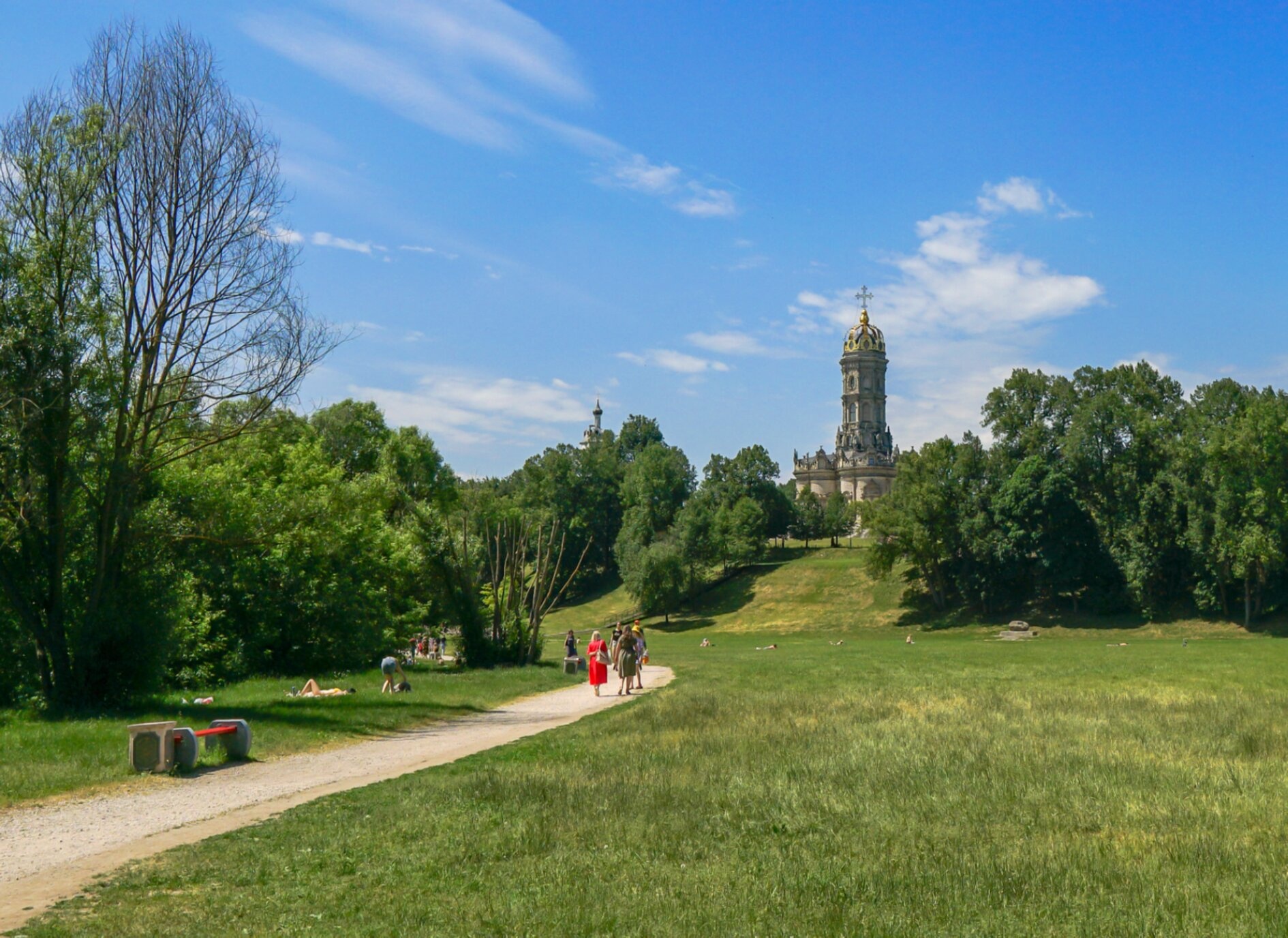 Знаменская церковь в Дубровицах: фотография архитектурного шедевра