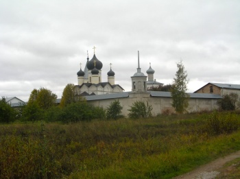 Свято-Троицкий Зеленецкий монастырь на фотографии