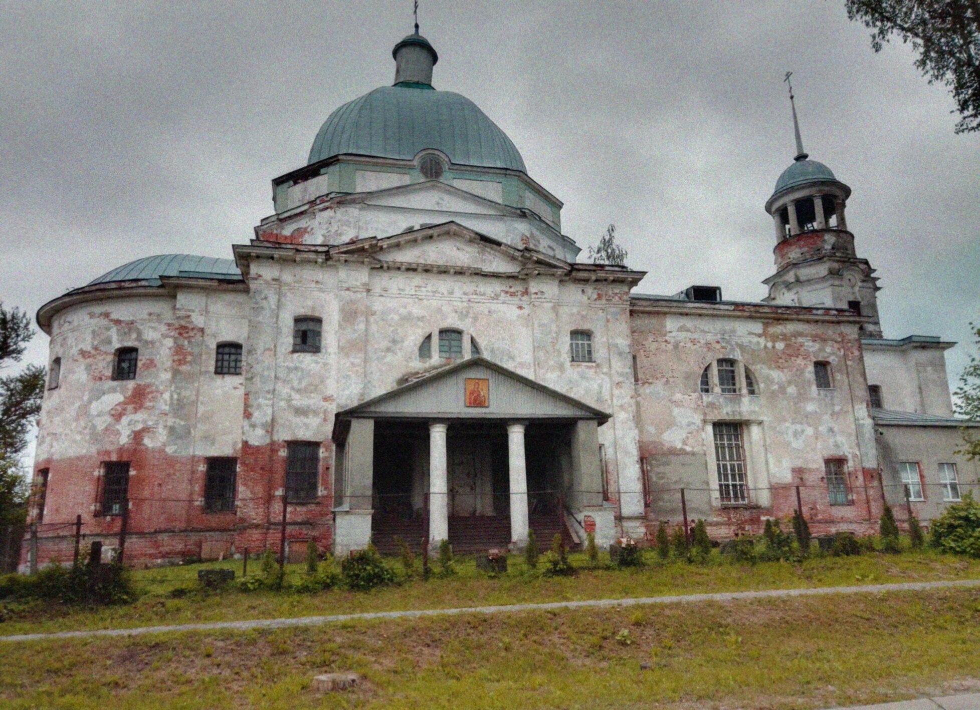 Храм Воскресения Христова в селе Ульяново