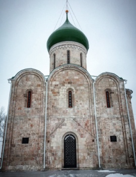 Спасо-Преображенский собор в Переславле-Залесском: древняя святыня зимой