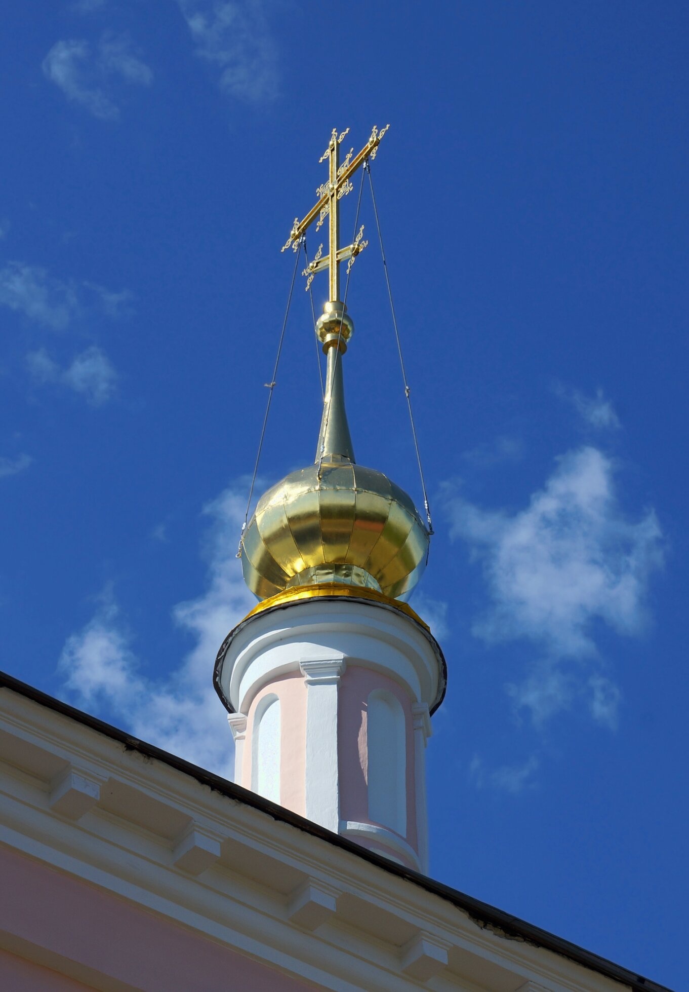 Золотой купол Вознесенской церкви в Кимрах