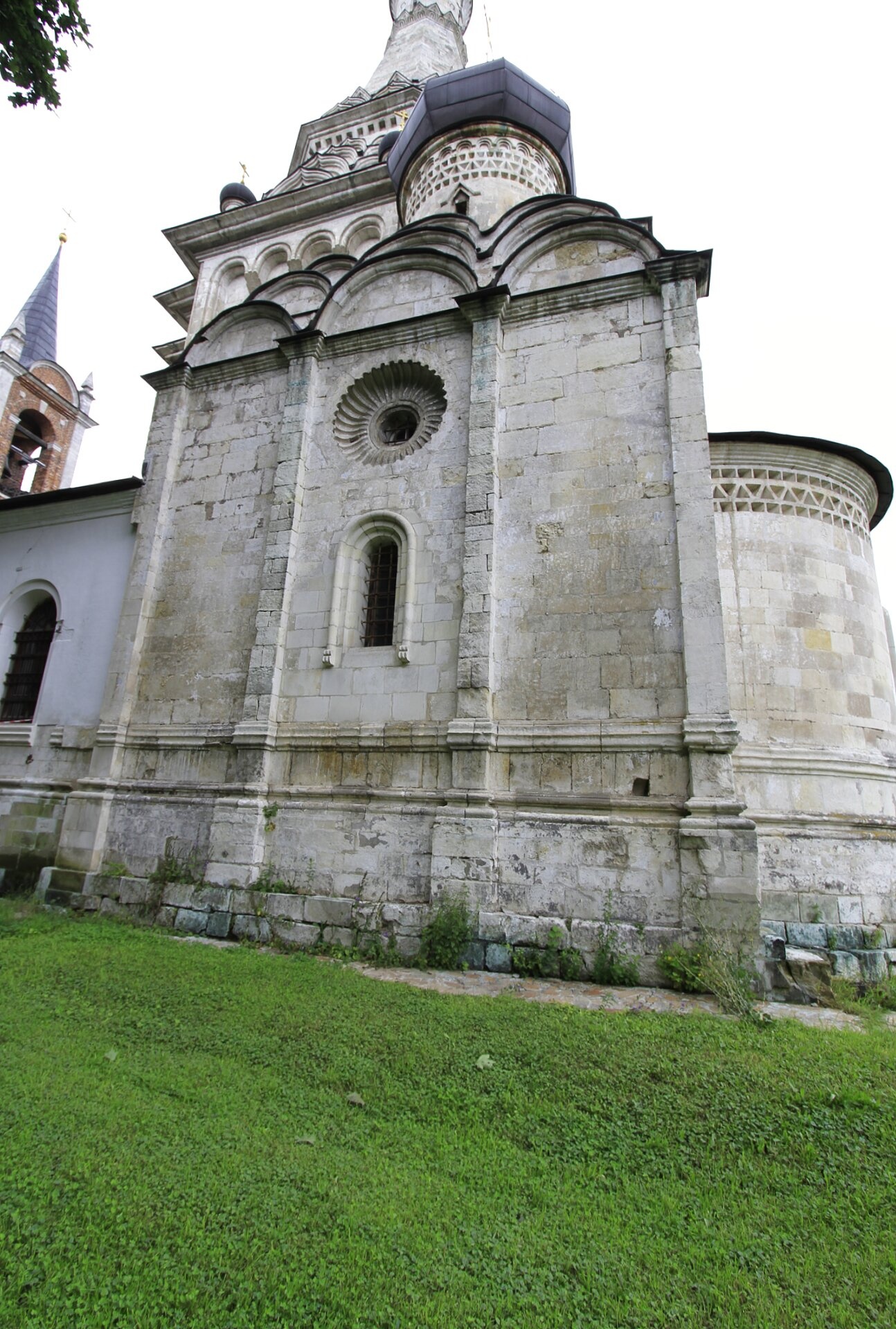 Храм Преображения Господня в селе Остров: Архитектура и история