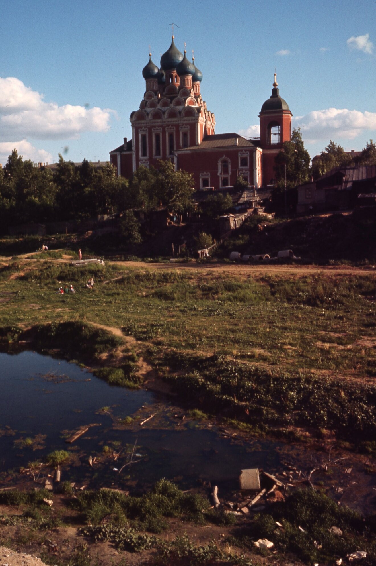 Храм Тихвинской иконы Божией Матери в Алексеевском на фотографии
