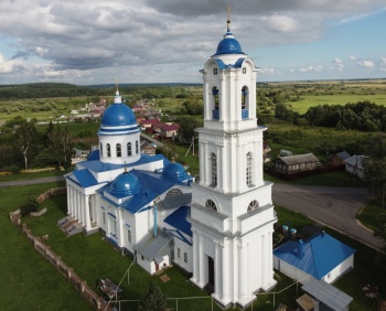 Храм Святой Живоначальной Троицы в посёлке Красный Бор