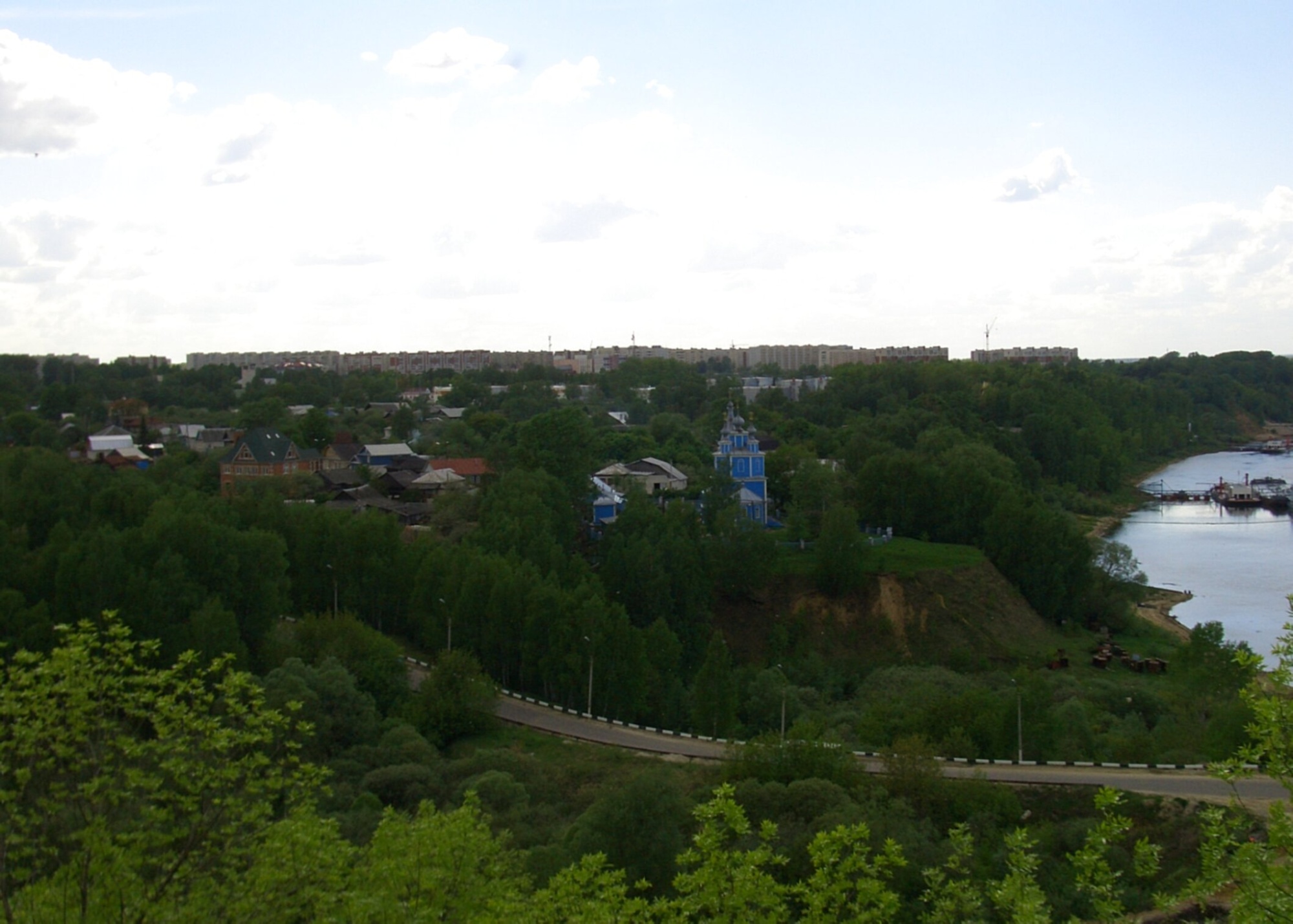 Вид на Храм Казанской иконы Божией Матери в селе Великий Враг