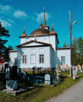 Церковь Троицы Живоначальной на кладбище в Ирбите