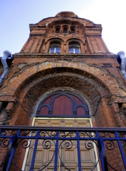 Покровская церковь на Боровой улице: архитектурная фотография фасада