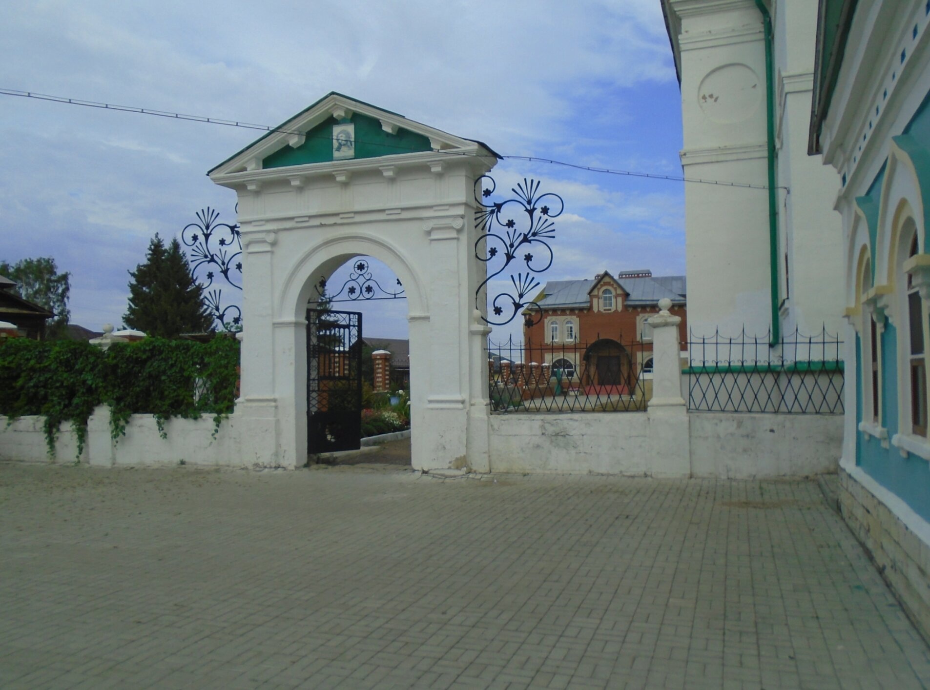 Святые врата Покровского собора в Елабуге