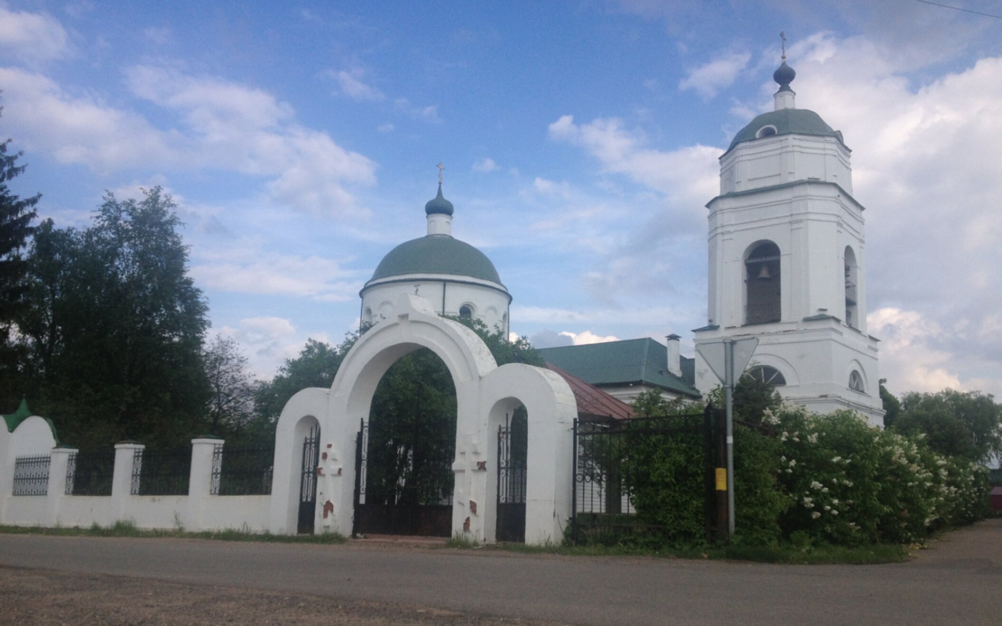 Церковь Трех святителей в селе Драчёво