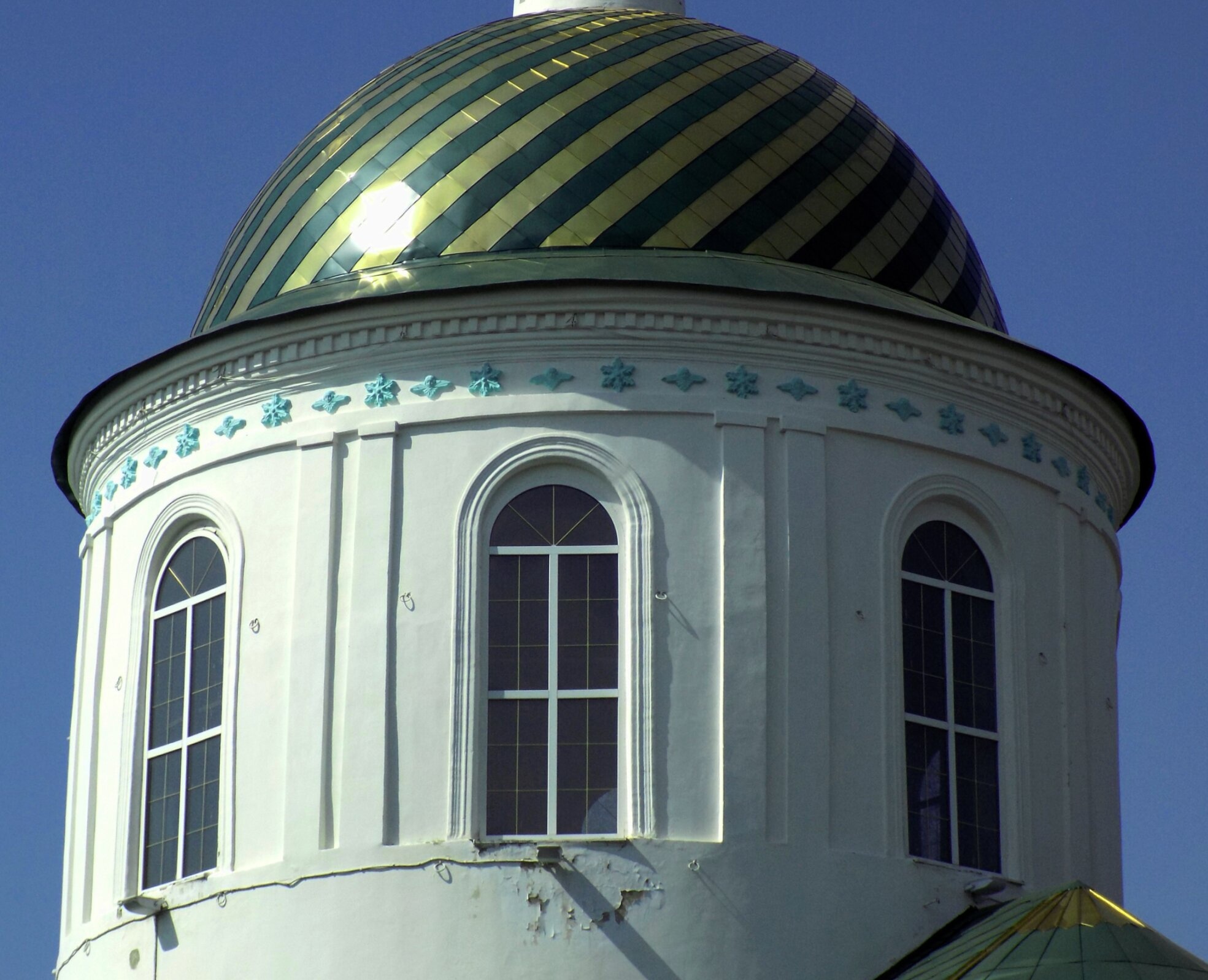 Купол Свято-Троицкого храма в городе Суджа