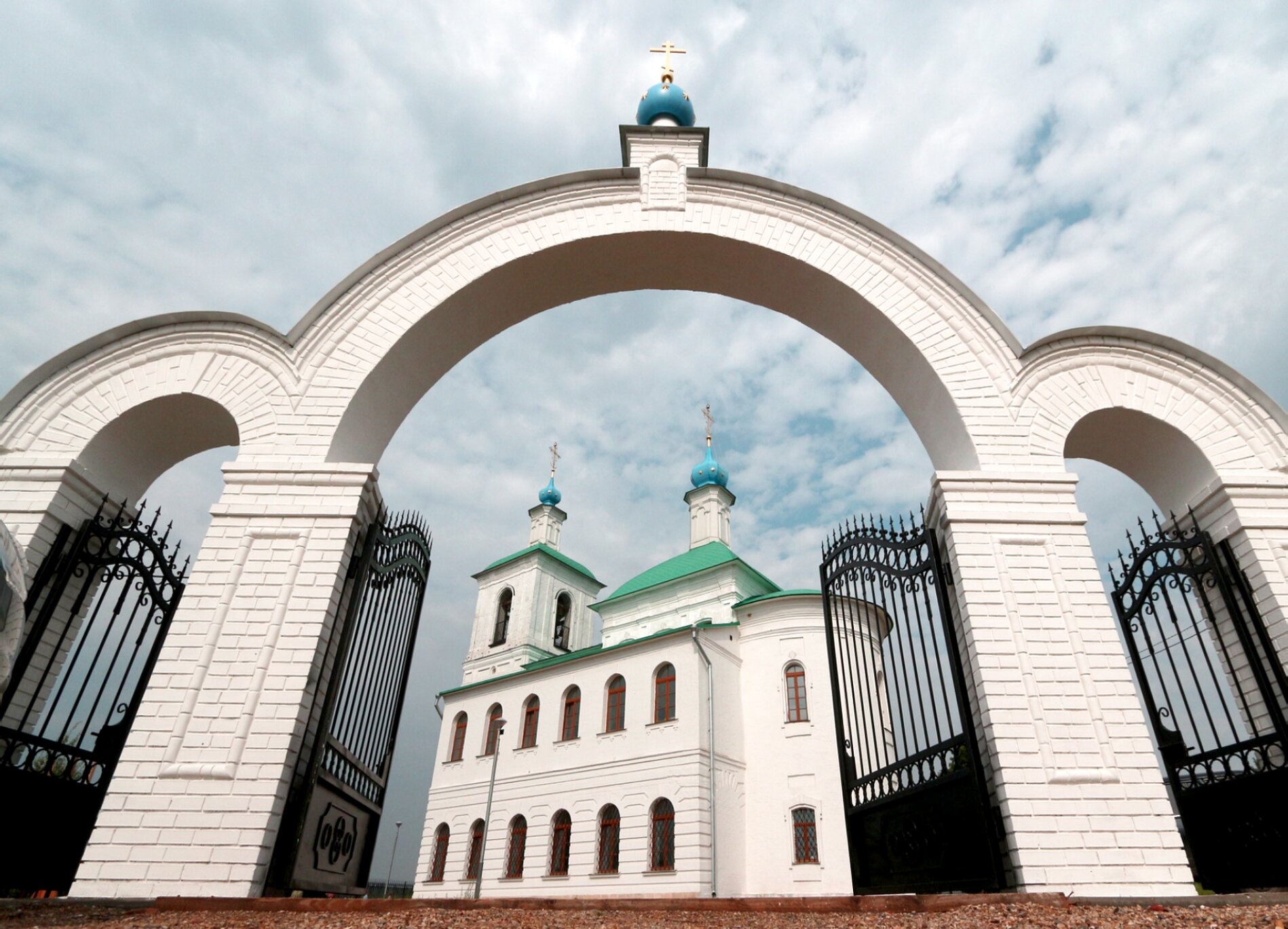 Храм Смоленской иконы Божией Матери в селе Новогорбово