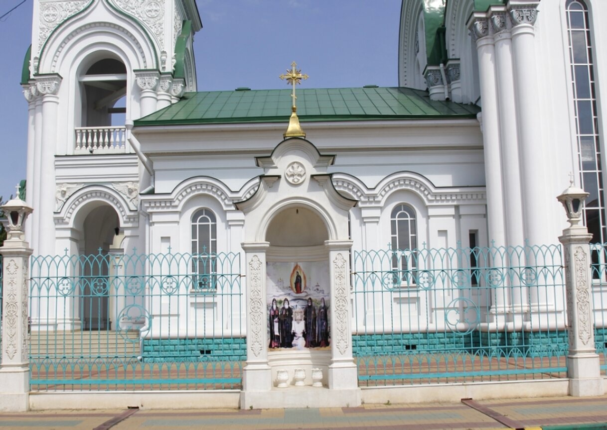 Храм Живоначальной Троицы в городе Батайске