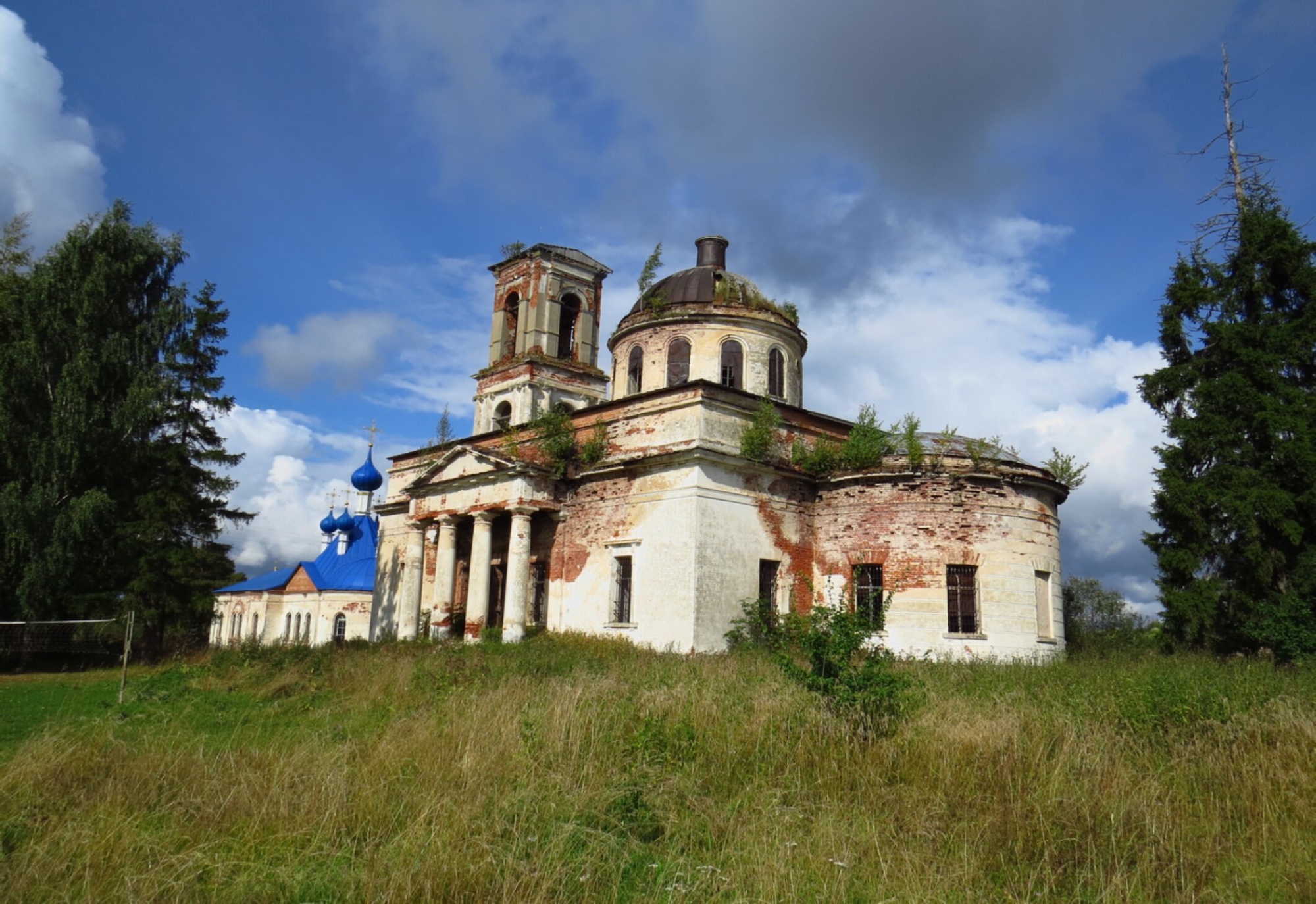 Церковь Живоначальной Троицы в селе Микшино