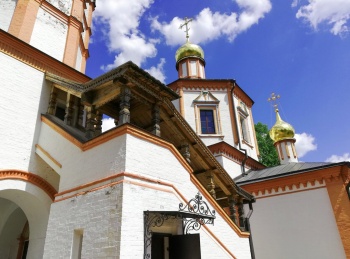 Храм Грузинской иконы Божией Матери в Якшино