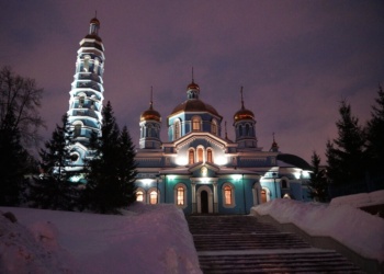Собор Рождества Пресвятой Богородицы в Уфе - зимняя ночная фотография