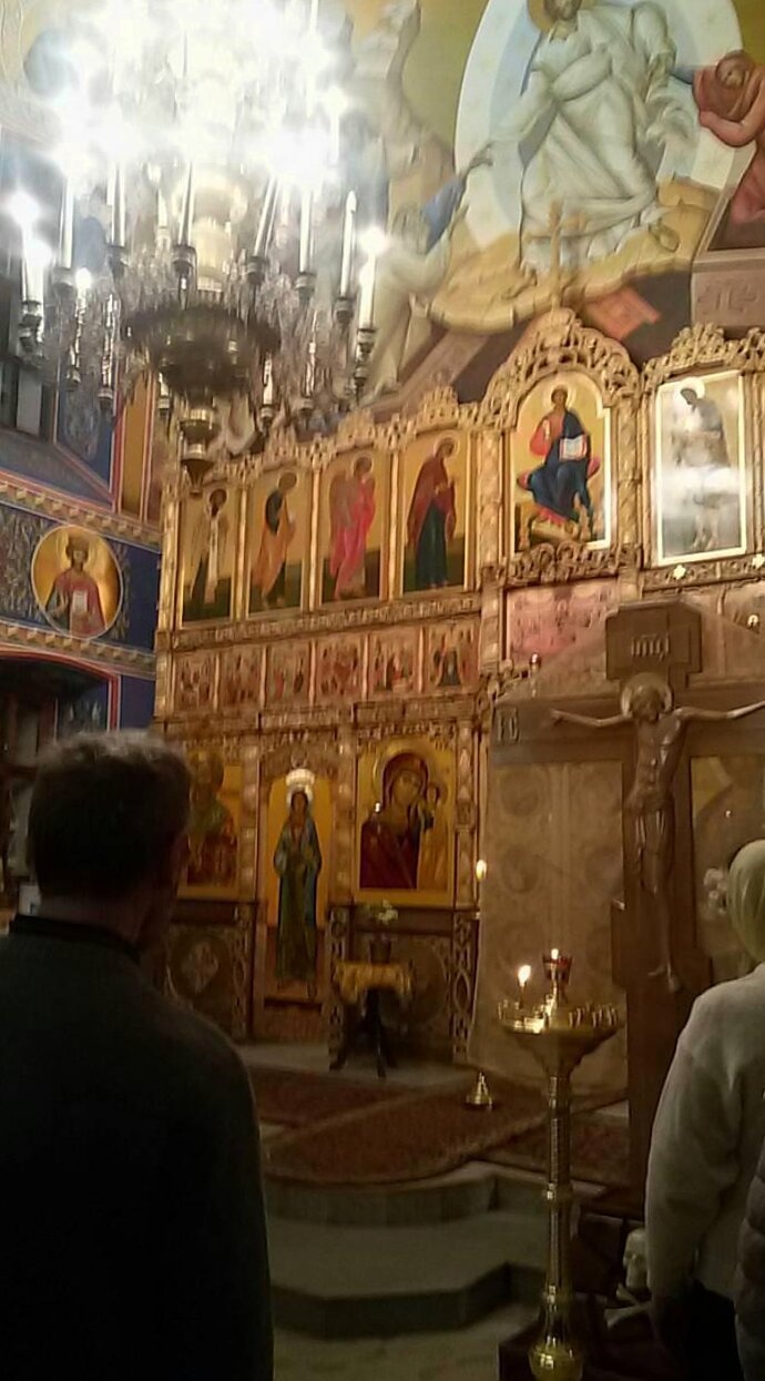 Интерьер и иконостас храма святого Иоанна Воина в городе Коврове