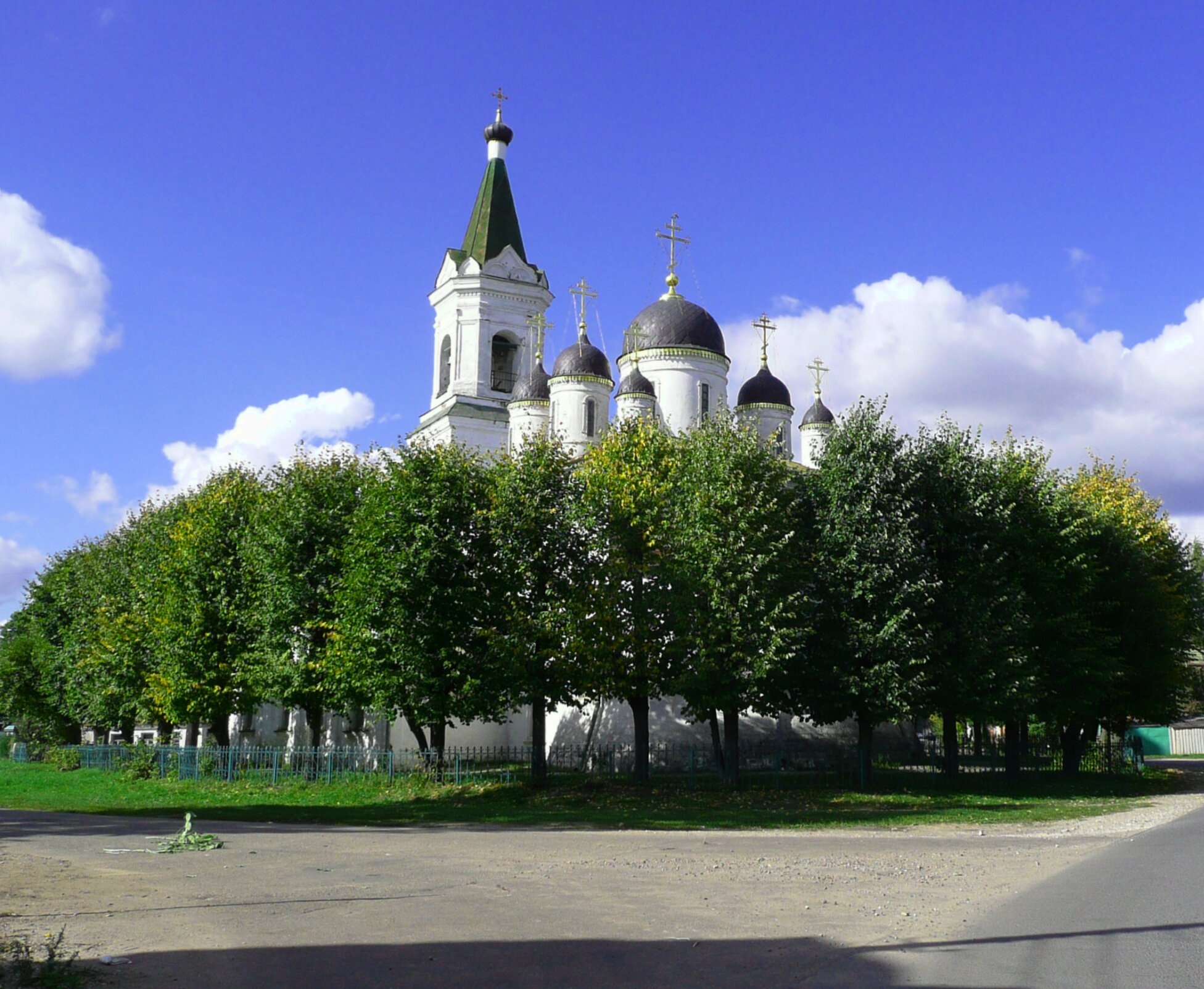 Храм Троицы Живоначальной (Белая Троица) в Твери