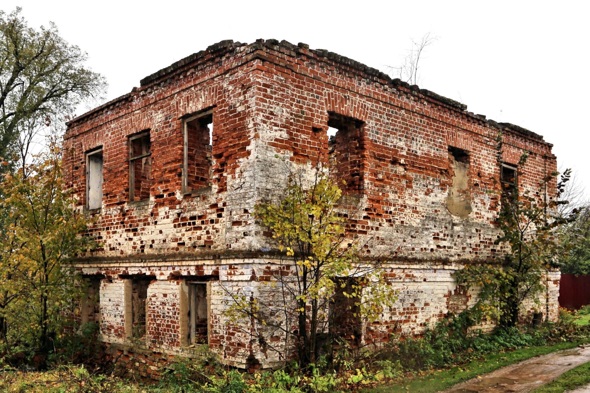Церковь Иоанна Богослова в селе Введенье - исторические руины православного храма