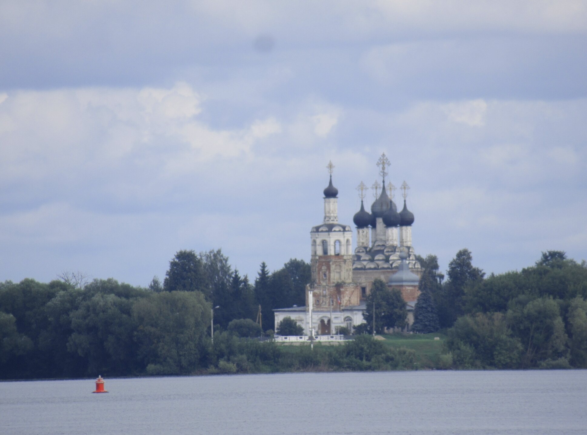 Храм Живоначальной Троицы в селе Дединово