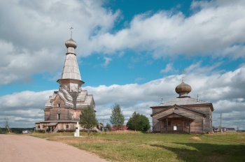 Успенский храмовый комплекс в селе Варзуга