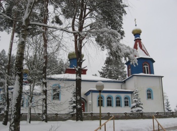 Церковь Преображения Господня в Занарочи в зимнем убранстве