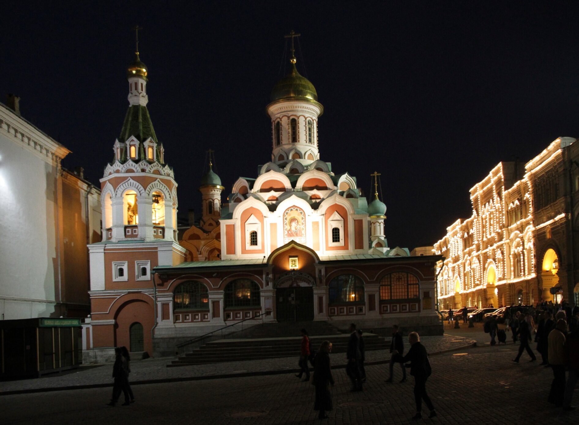 Казанский собор на Красной площади: Ночная фотография и история