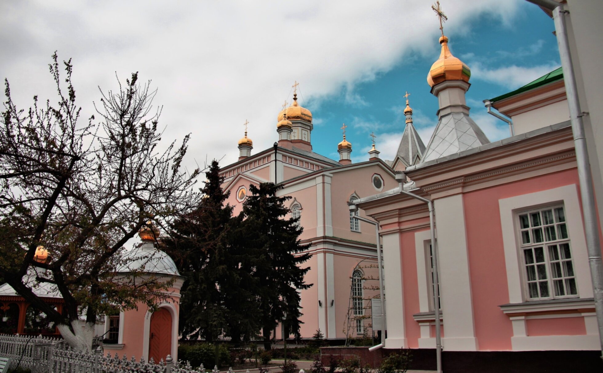 Пасечный двор Свято-Троицкого ставропигиального женского монастыря в Кореце