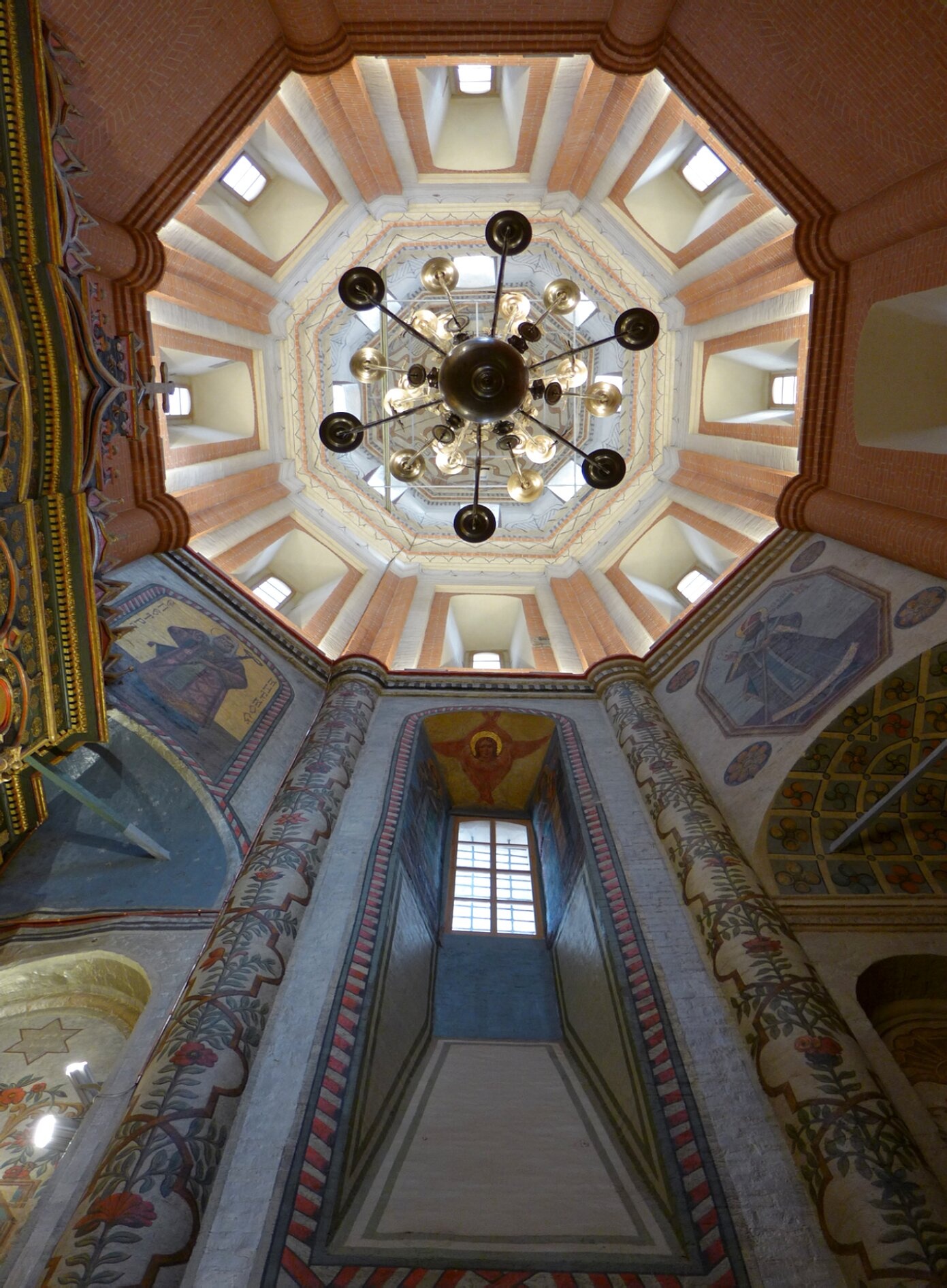 Интерьер Покровского собора (Храма Василия Блаженного): детальное описание