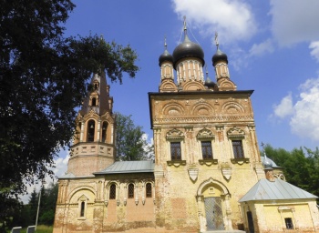 Храм Покрова Пресвятой Богородицы в усадьбе Мещерское