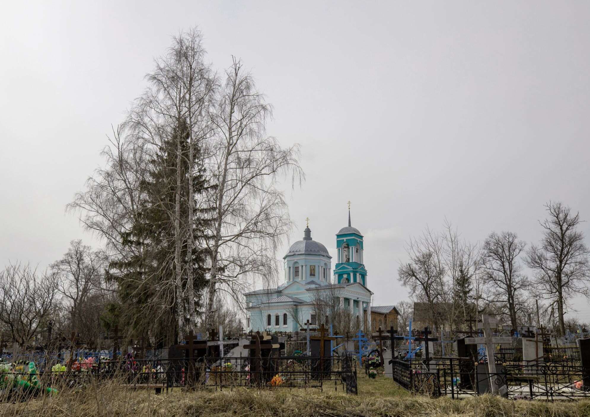 Троицкая церковь в селе Волотово - православный храм на кладбище