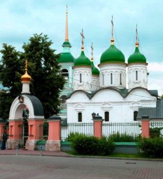 Храм Троицы Живоначальной в Листах: Архитектура и современный вид