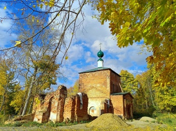 Церковь Владимирской иконы Божией Матери в деревне Мишаки