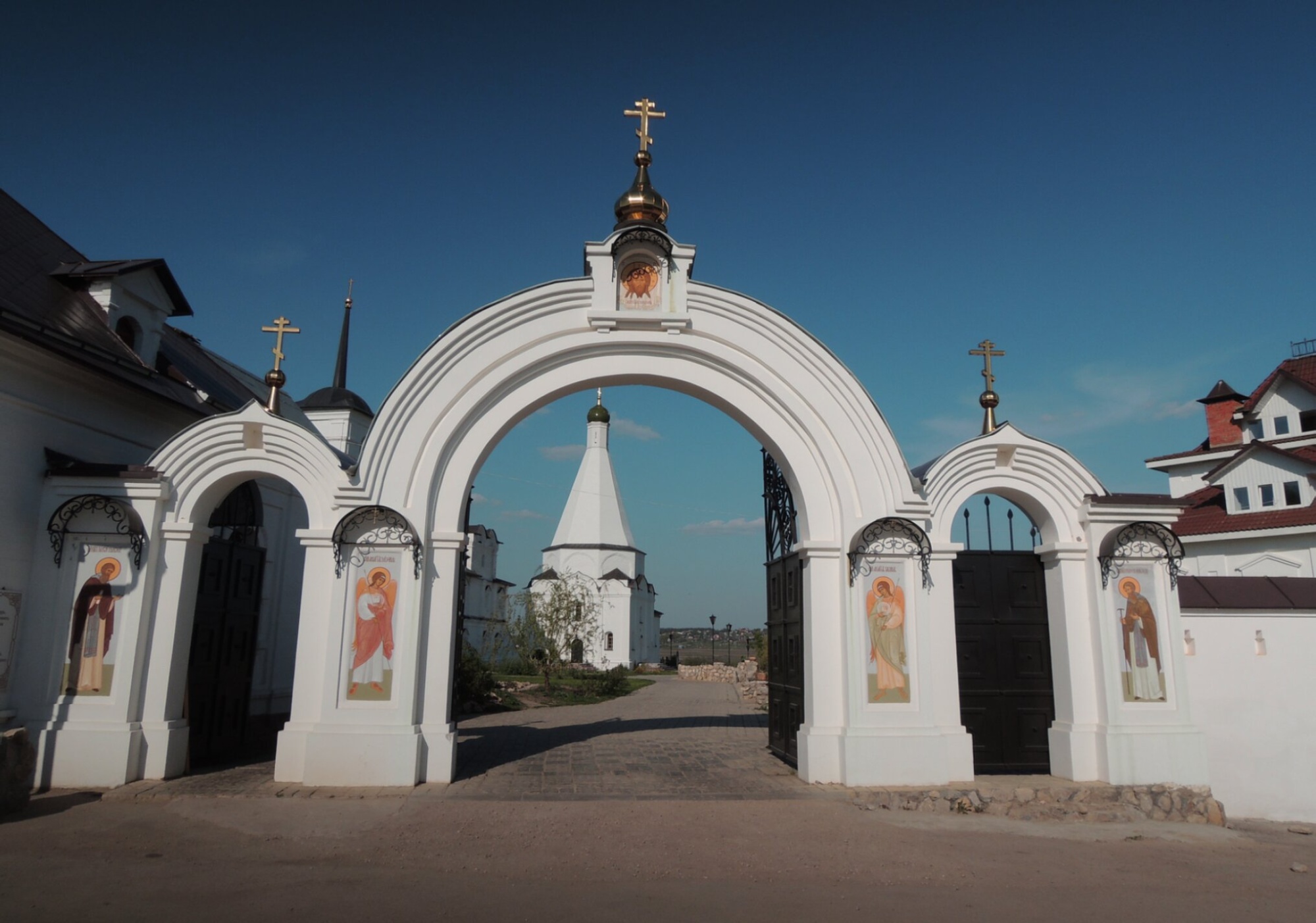 Святые врата Спасо-Преображенского Воротынского женского монастыря