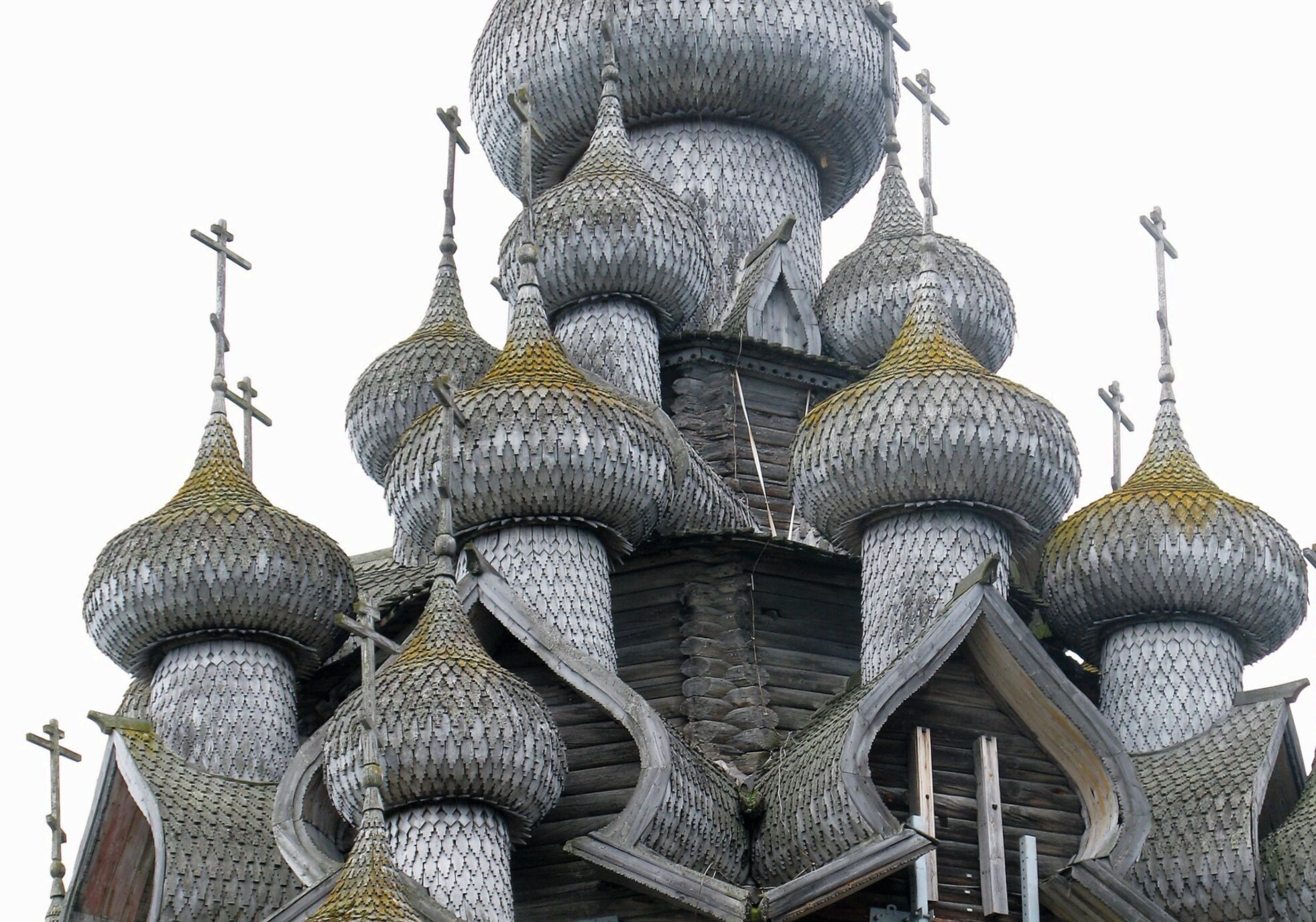 Преображенская церковь на острове Кижи: деревянные купола
