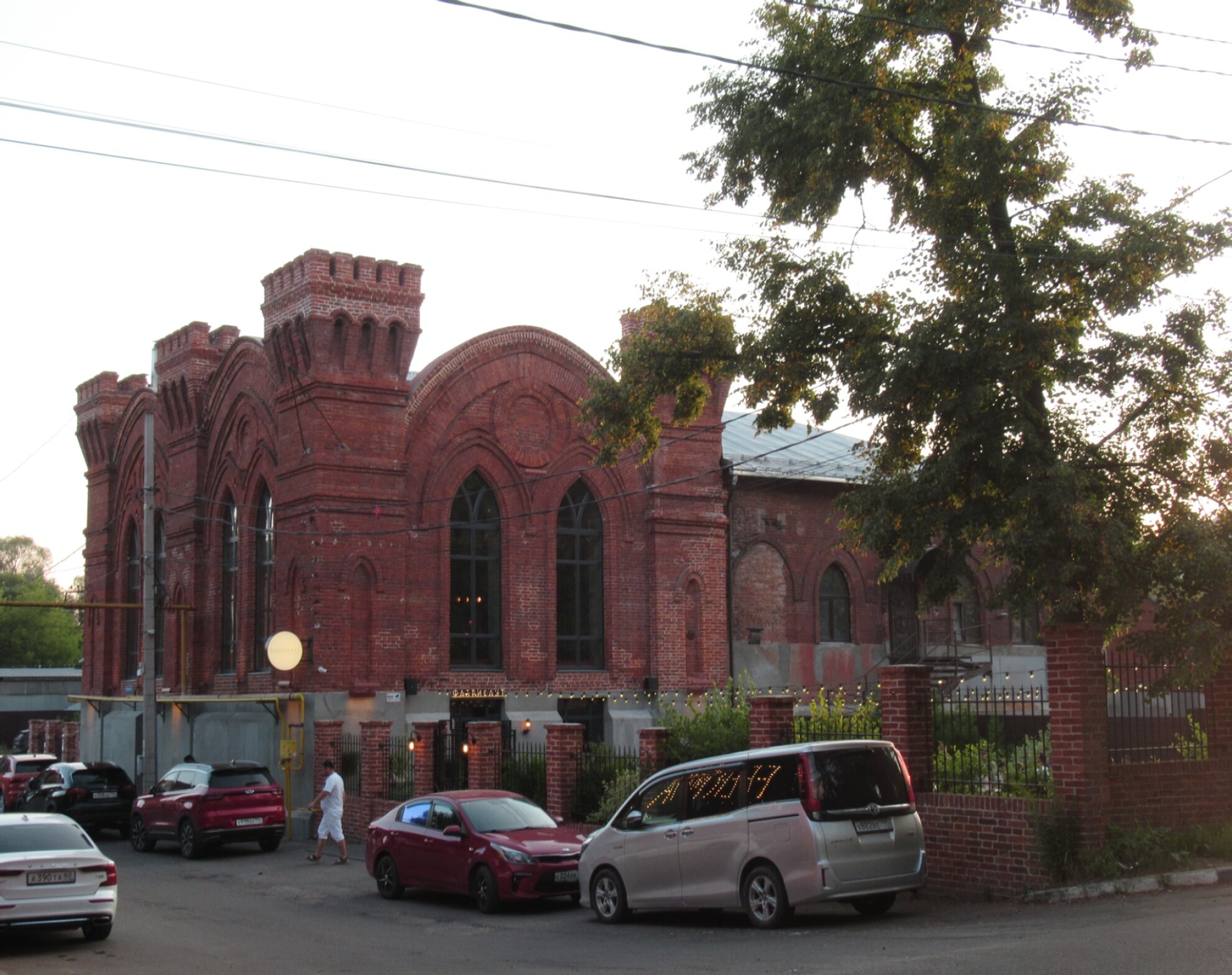 Колокольня и надвратная церковь в Серпухове: архитектурный памятник и святыня