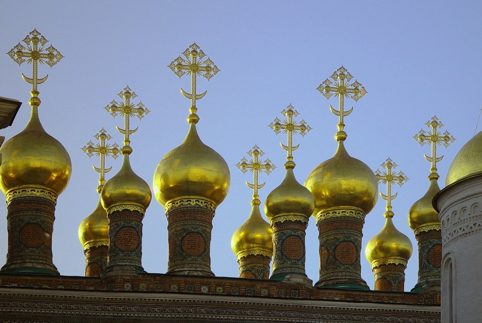 Верхоспасский собор: золотые купола и кресты