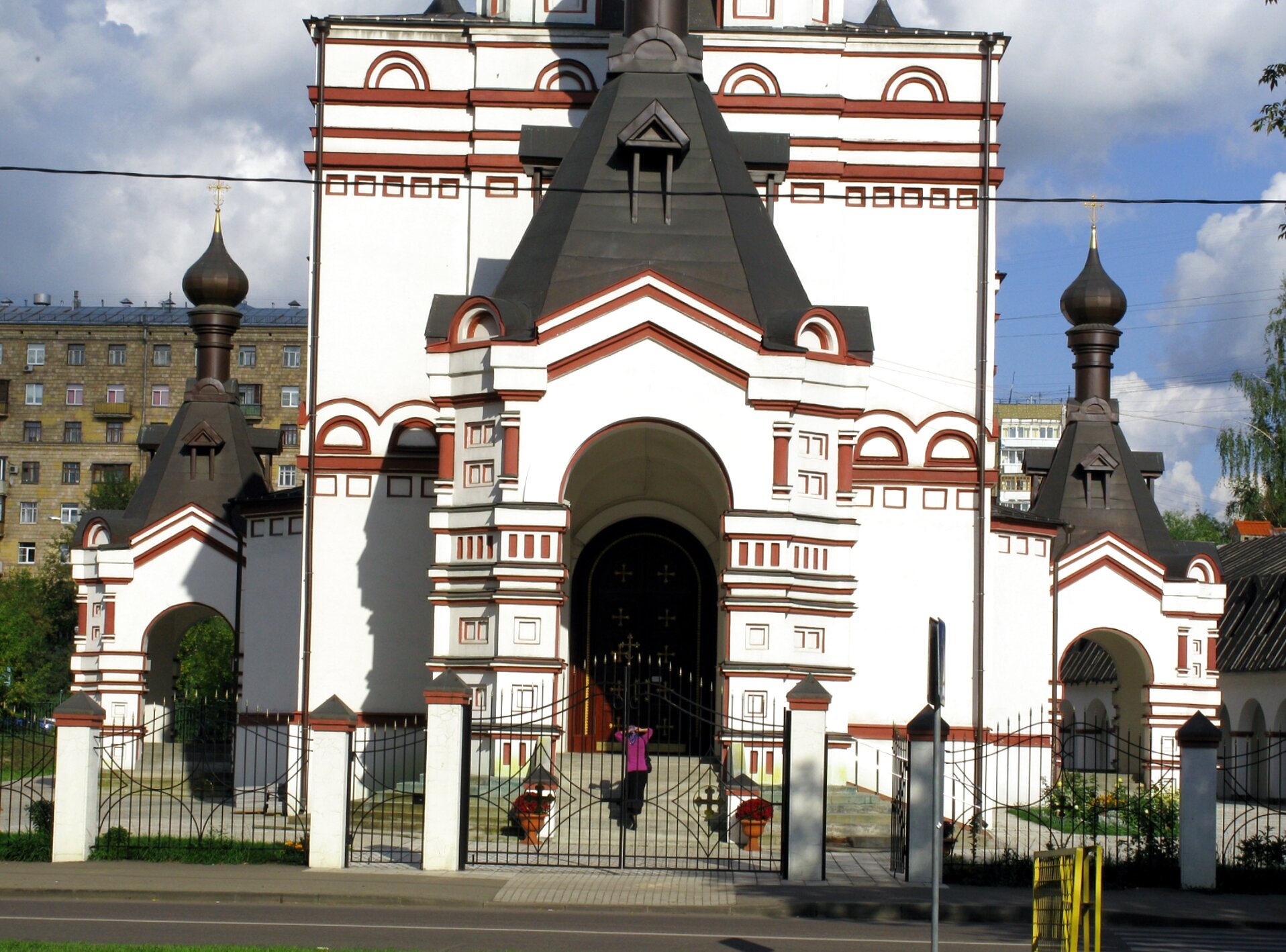 Храм великомученика Димитрия Солунского на Благуше