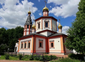 Храм Грузинской иконы Божией Матери в Якшино