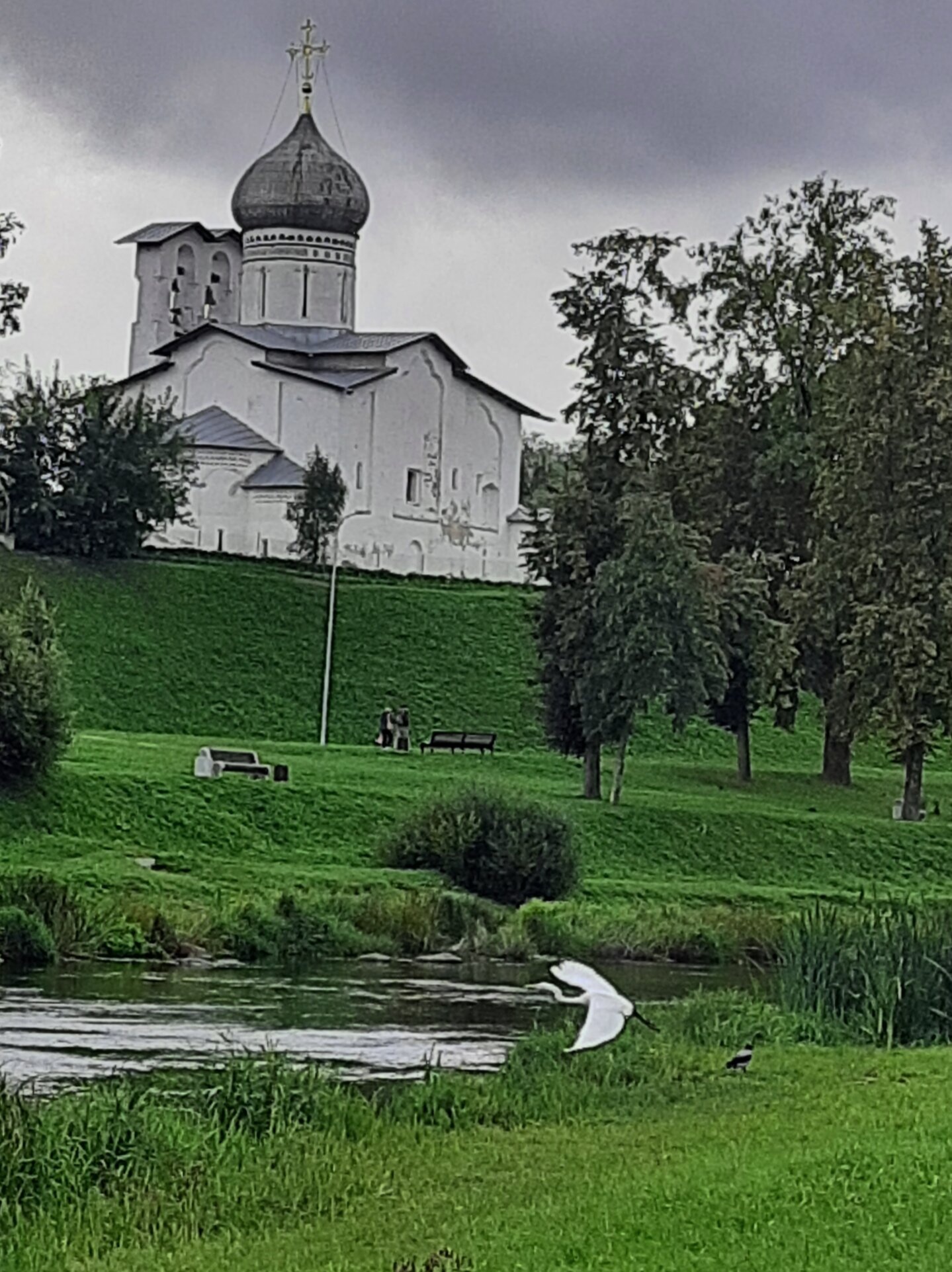 Храм Петра и Павла с Буя на берегу реки Псковы